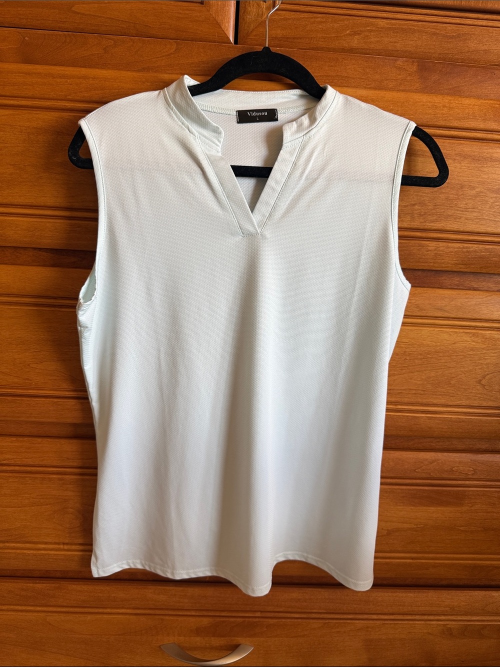 Vince Camuto White Sleeveless Notch-Neck Tank Top